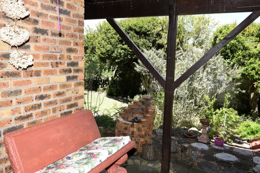 4 Bedroom Property for Sale in Heuningkloof Western Cape